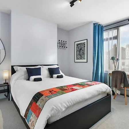 Modern Double Bedroom In City Apartment Room 1 Londen Buitenkant foto