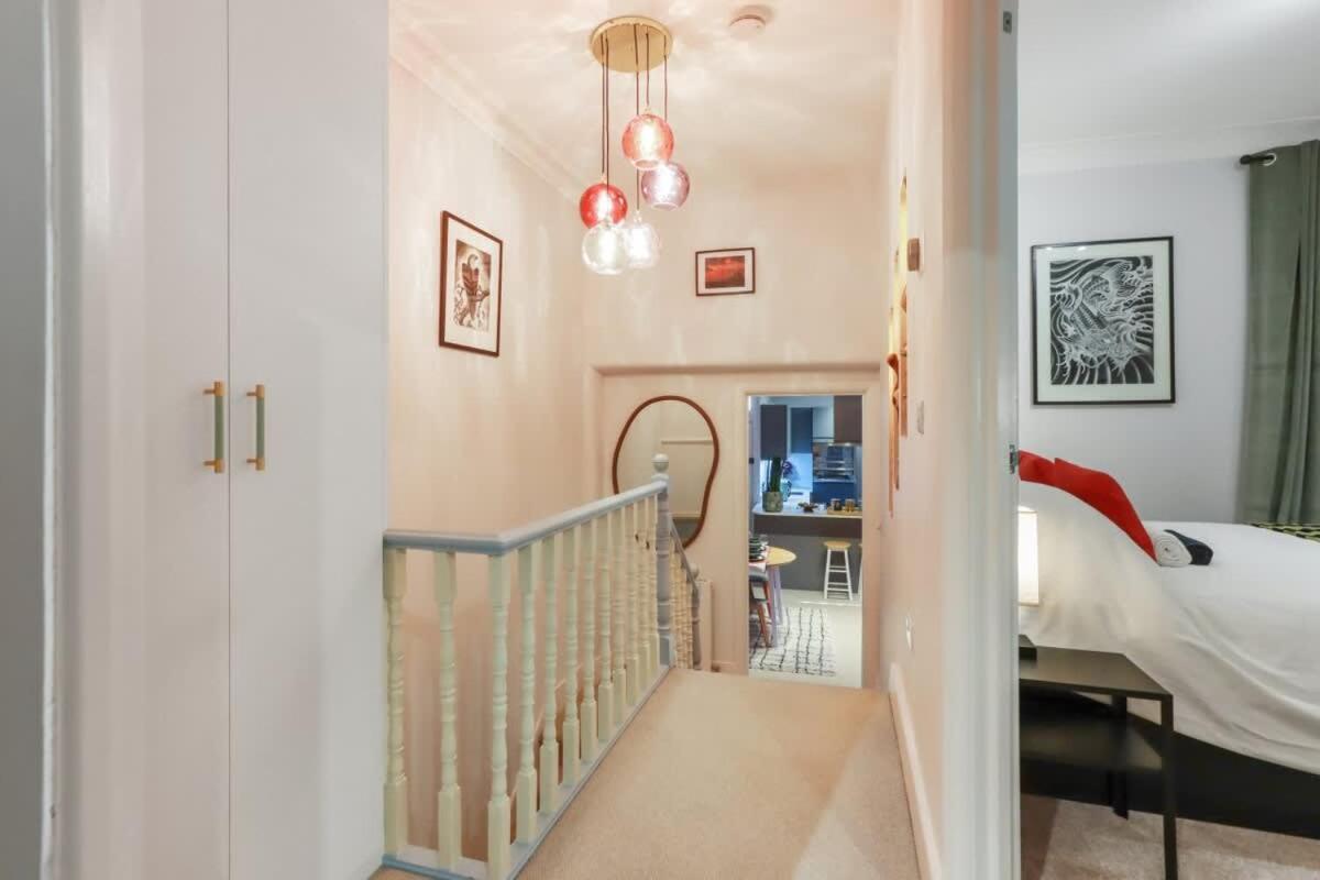 Modern Double Bedroom In City Apartment Room 1 Londen Buitenkant foto